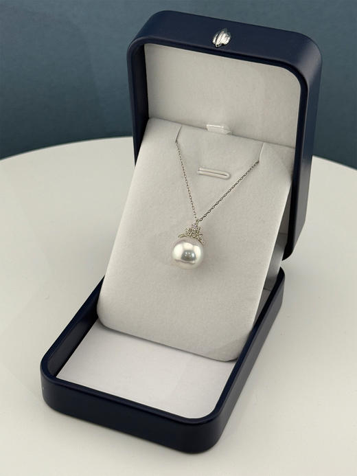 【挚友限定】冰雪皇冠-18K金钻石澳白珍珠吊坠 13-14mm 商品图5