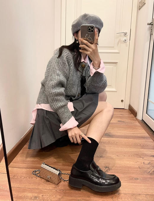 普拉达 乐福鞋系列的两款 款1⃣️经典一脚蹬 款2⃣️厚底一脚蹬 商品图11