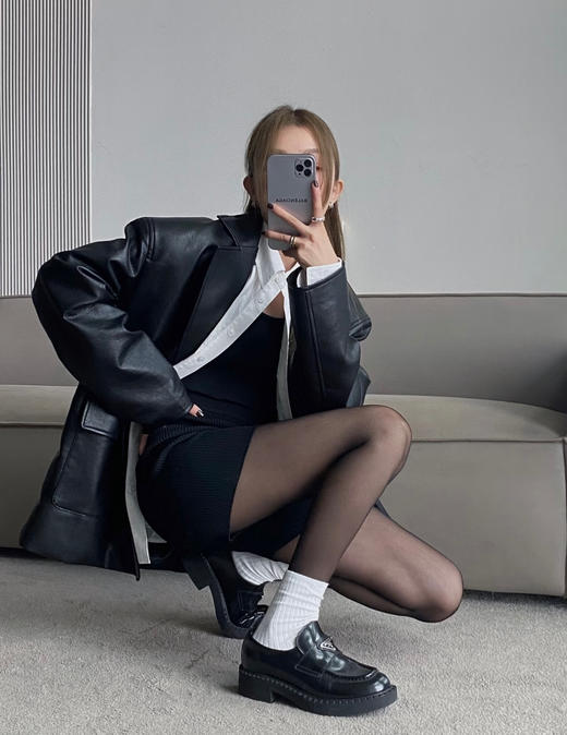 普拉达 乐福鞋系列的两款 款1⃣️经典一脚蹬 款2⃣️厚底一脚蹬 商品图13