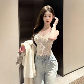 【性感“小心机”❗️法式蕾丝吊带背心】精致镂空蕾丝+鱼骨收腰，短款设计显高显瘦，外穿内搭都适配，修身贴合身形，日常约会 / 通勤都能穿，内搭带胸垫镂空辣妹美背内衣别致打底上衣L