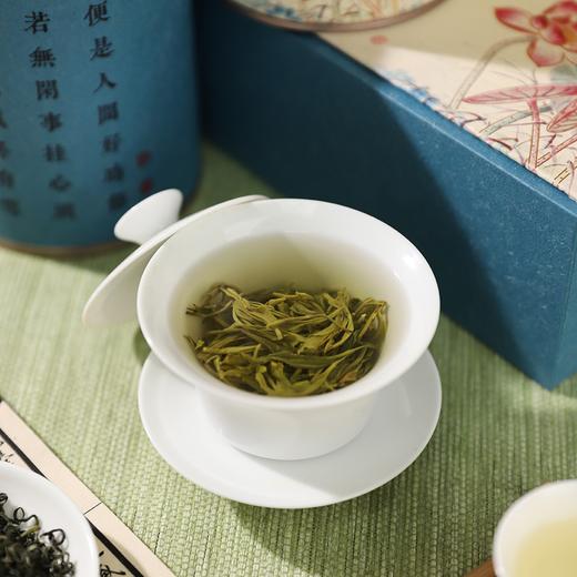 【五虎·明前碧螺春】口感丝滑 源自核心产区，茶汤清澈透亮，送礼自饮皆宜。 商品图4