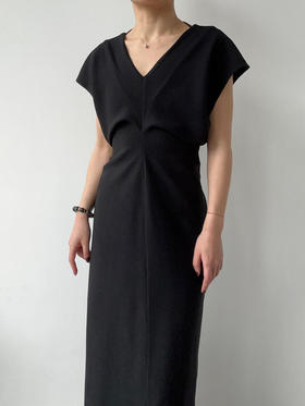 YANYI CHANG｜91830071 大V领立裁收腰连衣裙 [ 黛墨黑 ]