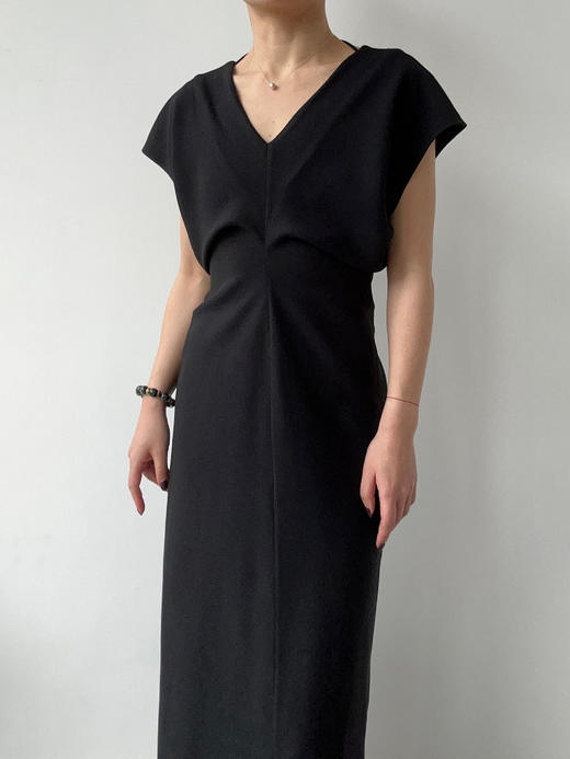 YANYI CHANG｜91830071 大V领立裁收腰连衣裙 [ 黛墨黑 ] 商品图0