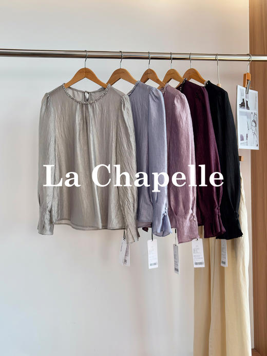 专柜实拍【醋纤丝光感】拉夏贝尔/La Chapelle精致串珠圆领后系带缎光肌理感长袖衬衫气质复古上衣 商品图0