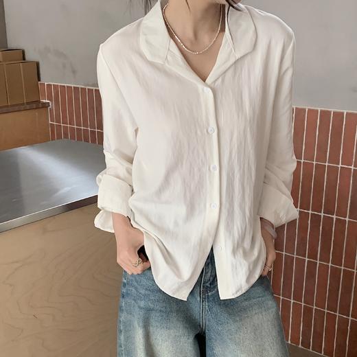 【捏褶收腰长袖衬衫&气质白V领衬衫】两款可选，剪裁宽松有度，显瘦不挑人。精选优质面料，含亚麻与人棉混纺。 商品图6