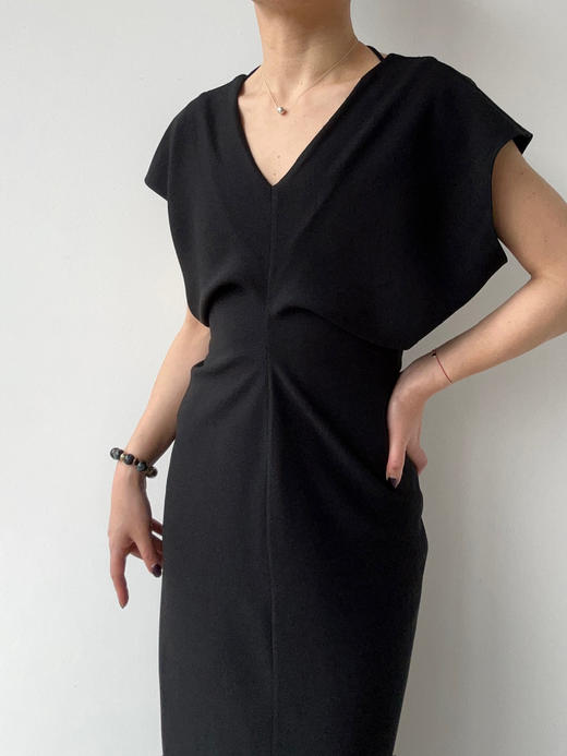 YANYI CHANG｜91830071 大V领立裁收腰连衣裙 [ 黛墨黑 ] 商品图5