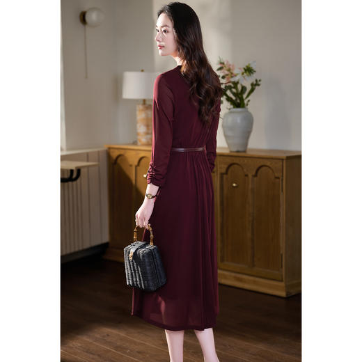 【预售10天】优雅凉感醋酸连衣裙 米思阳2026春季新款法式优雅通勤醋纤V领七分袖中长款连衣裙女6068 商品图3