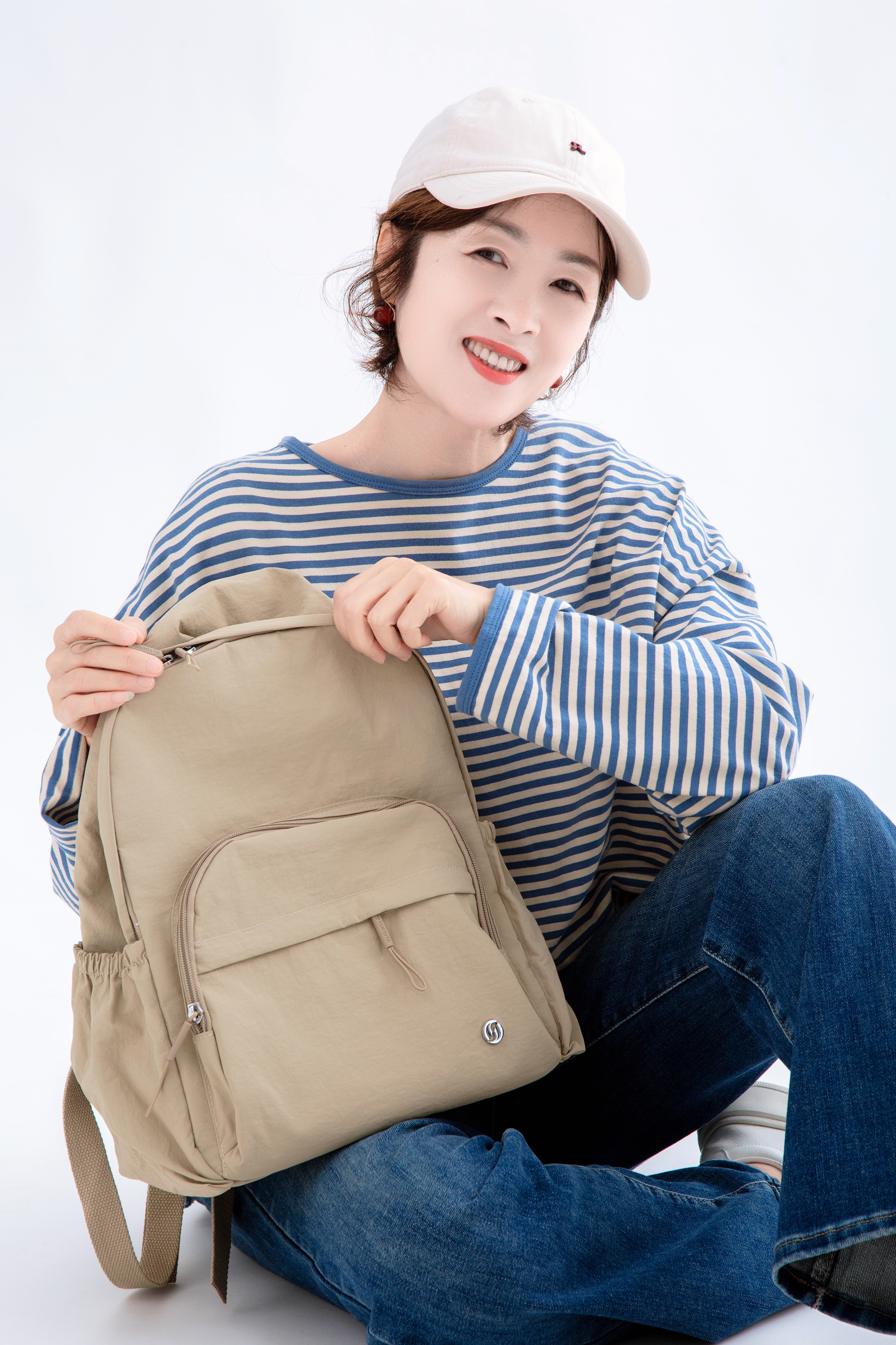 日系简约双肩包