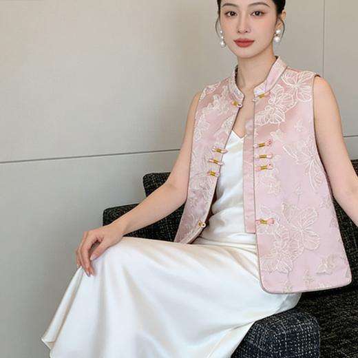 春夏新款！久北·新中式提花刺绣马甲 | 它藏着东方美学的雅致，适配春夏的清爽，毫不费力穿出高级感【预售7天发货】 商品图1