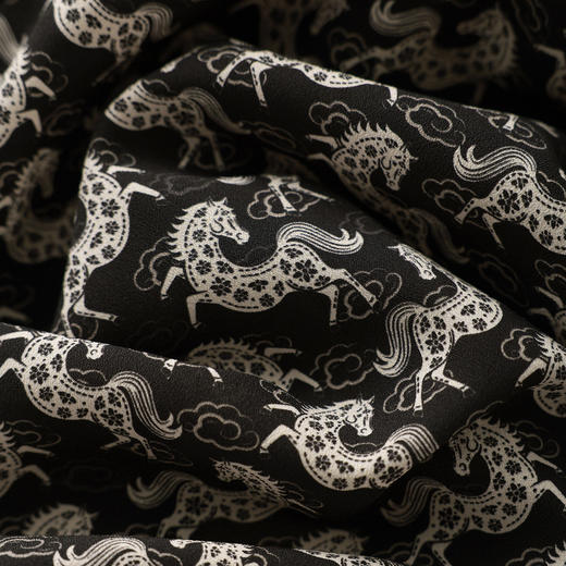 「高货wl」全新升级【铂金会员284/天猫379/差价95】(65118)洛诗琳法式典雅小马印花连衣裙2026春夏撞色翻领收腰A字裙 商品图2