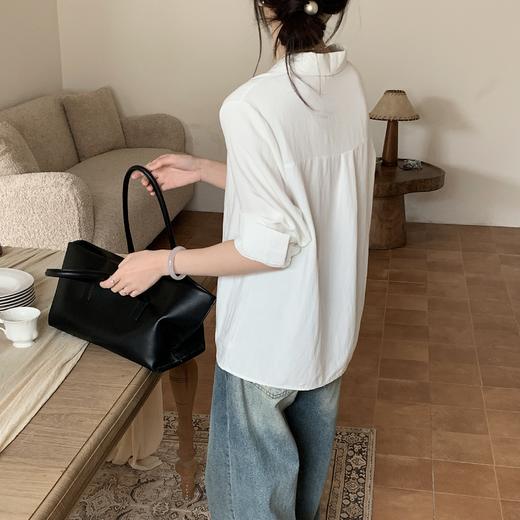 【捏褶收腰长袖衬衫&气质白V领衬衫】两款可选，剪裁宽松有度，显瘦不挑人。精选优质面料，含亚麻与人棉混纺。 商品图7
