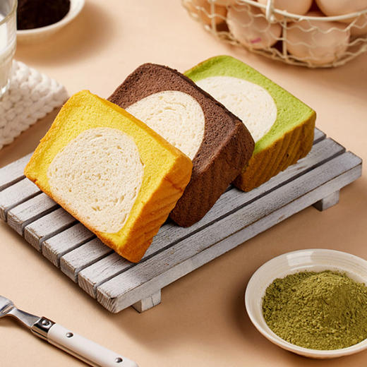 【抗饿美食丨面包新语巴斯克蛋糕吐司300g*2箱】生牛乳和面发酵，精心烘焙，将蛋糕的细腻柔软与吐司的韧性嚼劲融合，入口奶香浓郁，当早餐和下午茶都很不错 商品图0