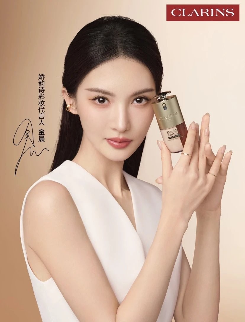 一店k （免税渠道、防伪可查！）好牛掰的粉底液！诗诗你是要掀翻整个底妆圈吗？！精华和粉底液的结合简直颠覆认知啊啊！带妆养肤！干敏皮福音！一整天原生润贴妆效 富养千金肌即视感！全新双萃粉底液