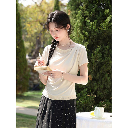 鹿向南「风信子白」设计感短袖杏色T恤女夏新款法式显瘦短款上衣 商品图0