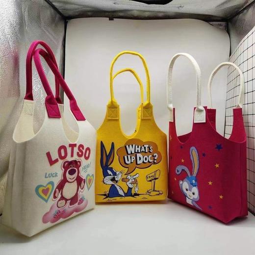 【防刮耐磨！卡通印花手提袋】新款大容量网红二家卡通手提毛毡学生手提袋手提包超萌可爱兔子。xa 商品图0