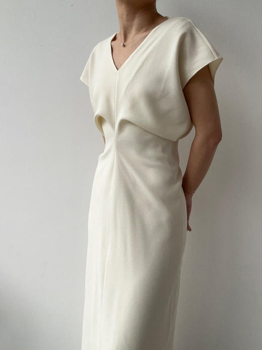 YANYI CHANG｜91830070 大V领立裁收腰连衣裙 [ 奶油黄 ] 商品图9