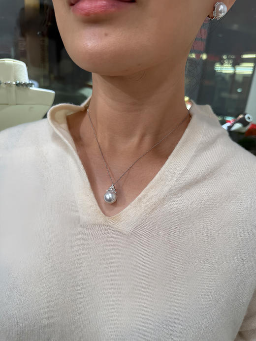 【挚友限定】冰雪皇冠-18K金钻石澳白珍珠吊坠 13-14mm 商品图3