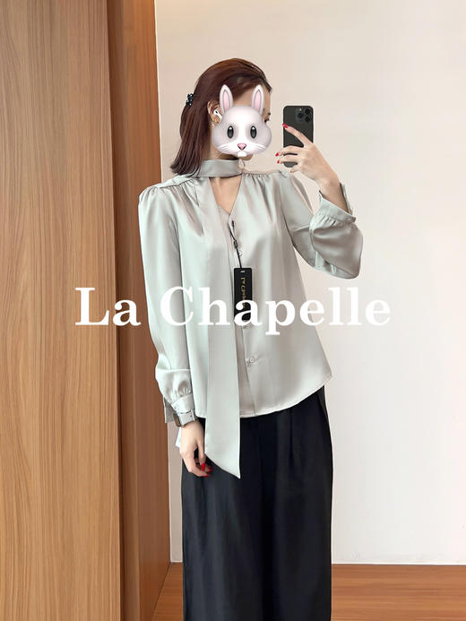 专柜实拍【丝光缎面】拉夏贝尔/La Chapelle气质系带V领绑带排扣长袖衬衫垂顺有型/优雅显瘦/时尚通勤 商品图9