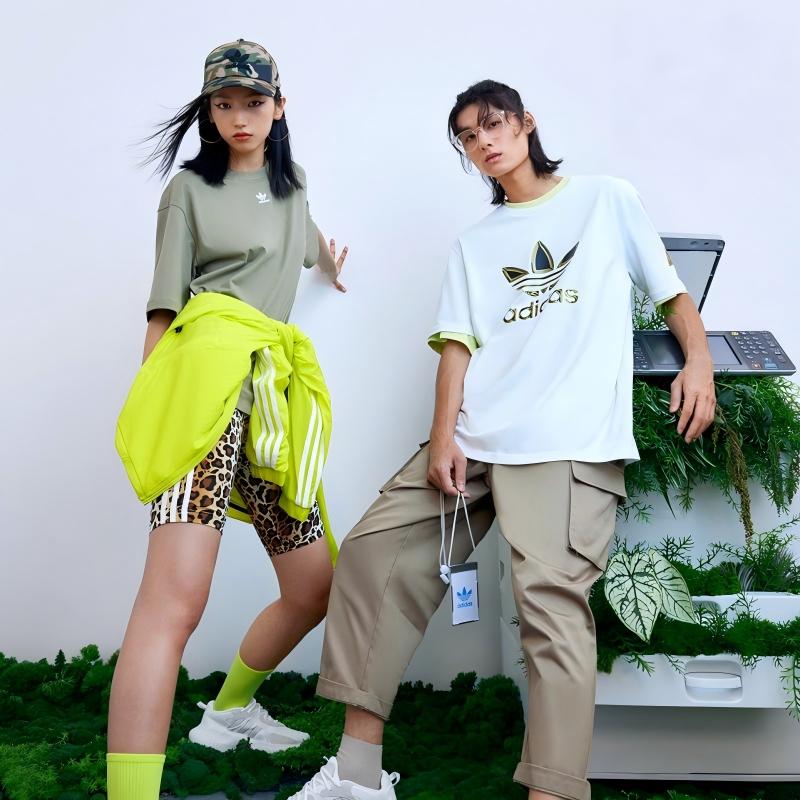 【超模君精选福利 分开加入购物车 单拍不发 限量赠送背包】 阿迪达斯 鞋服集合 买短袖鞋子就送背包一个 男女款德训鞋 夏日短袖 男女同款