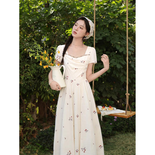 鹿向南「柔白樱序」杏色碎花连衣裙女夏季新款法式温柔风短袖长裙 商品图3