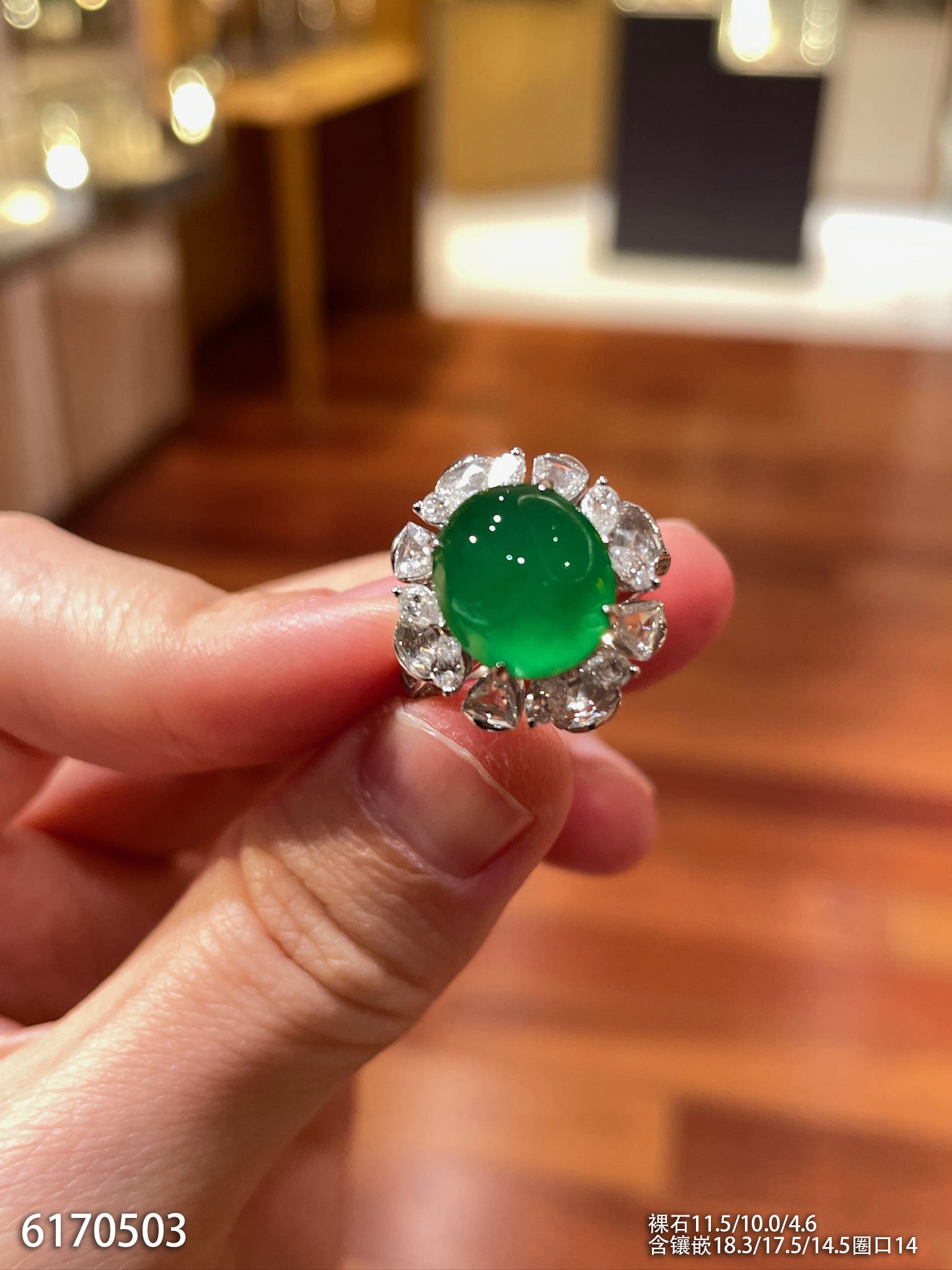 玻璃种浓艳绿蛋面戒指【6170503】具体价格微信咨询