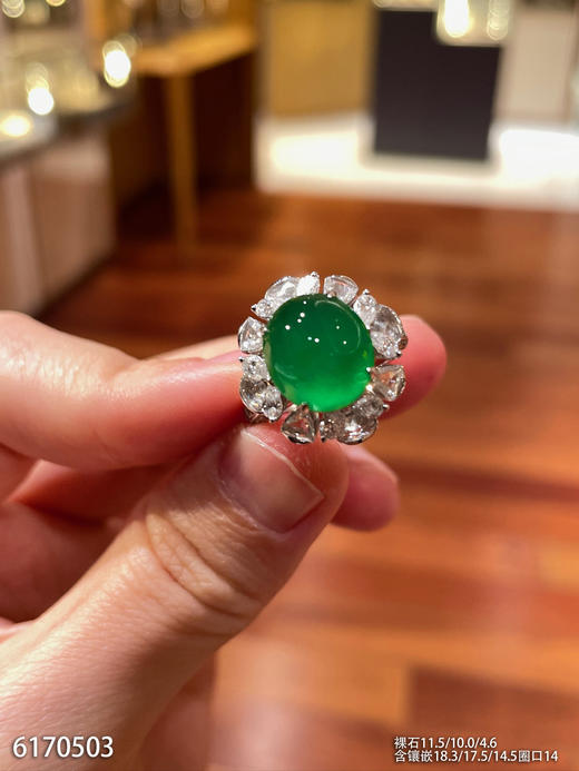 玻璃种浓艳绿蛋面戒指【6170503】具体价格微信咨询 商品图0
