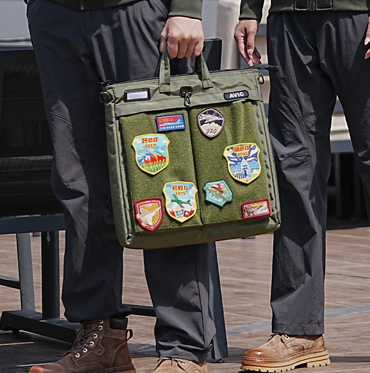 【航空文创 正品授权】SKYKITS中航工业军旅风头盔文件包