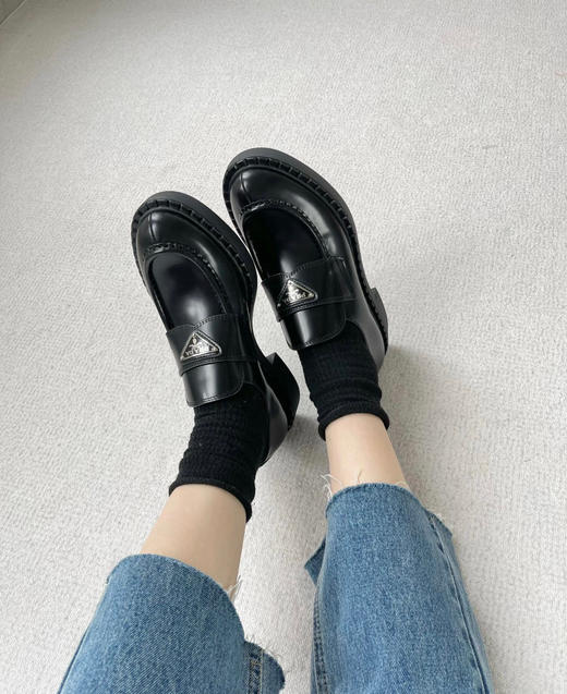 普拉达 乐福鞋系列的两款 款1⃣️经典一脚蹬 款2⃣️厚底一脚蹬 商品图7