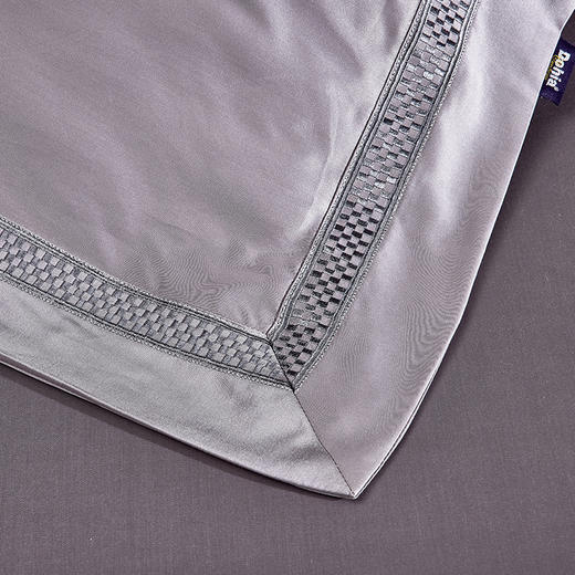 多喜爱 60S天丝棉套件 澜LAN 【AA级抗菌】【双股交织】【高密贡缎】【镂空花边】【精致刺绣】【礼盒包装】【专利圆角床单】柔滑光泽 日细腻厚实 商品图10