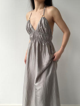 SIJIA｜SS2628 银灰⾦属环挂脖连⾐裙