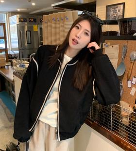 老米优品🎈开春情侣穿搭封神款🍃《美式小香风情侣棒球服外套》自带透气孔的华夫格面料，上手是那种软 fufu 的糯感~~