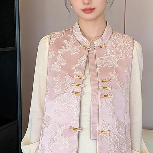 春夏新款！久北·新中式提花刺绣马甲 | 它藏着东方美学的雅致，适配春夏的清爽，毫不费力穿出高级感【预售7天发货】 商品图4