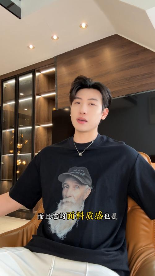 26T602SDSA男装2026新款高贵轻奢时尚简约人物印花圆领短袖T恤百搭时尚 商品图0