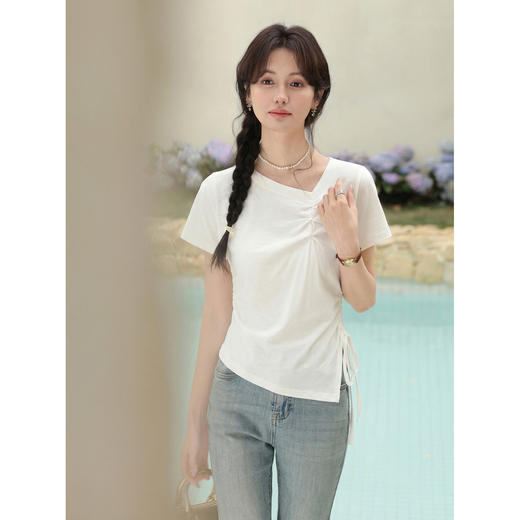 鹿向南「夏风叙语」法式斜肩领白色短袖T恤女夏收腰显瘦正肩上衣 商品图2