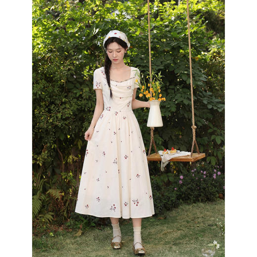 鹿向南「柔白樱序」杏色碎花连衣裙女夏季新款法式温柔风短袖长裙 商品图2