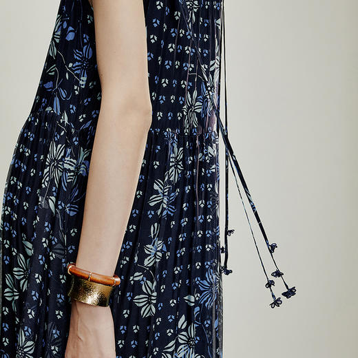 【林栖设计小店】手工系带|百搭多色温柔印花2026夏新款宽松吊带连衣裙1962187 商品图8