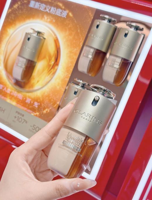 一店k （免税渠道、防伪可查！）好牛掰的粉底液！诗诗你是要掀翻整个底妆圈吗？！精华和粉底液的结合简直颠覆认知啊啊！带妆养肤！干敏皮福音！一整天原生润贴妆效 富养千金肌即视感！全新双萃粉底液 商品图7