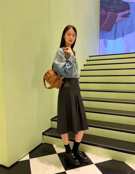 普拉达 乐福鞋系列的两款 款1⃣️经典一脚蹬 款2⃣️厚底一脚蹬 商品图9