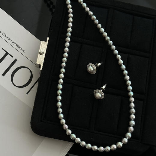 akoya小项链 4-5mm 极光清冷光 有点小尖尖头或者小椭圆 精致无敌又很有松弛感呢 可可爱爱 ji光决定了它的质感 基本没什么大瑕疵 非常滑皮 品质超级好的感觉 商品图3