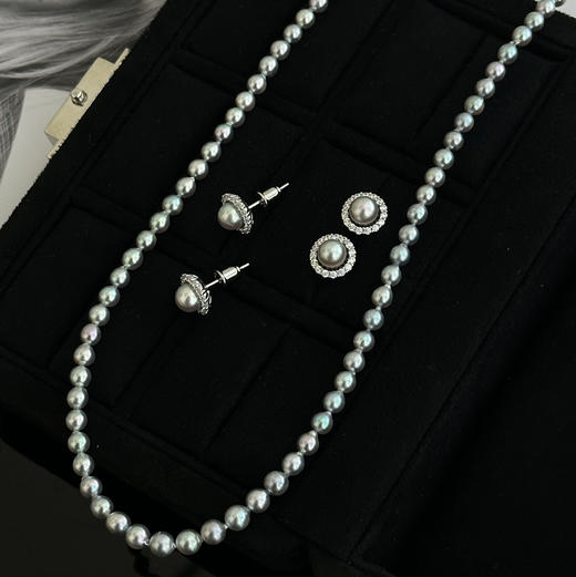 akoya小项链 4-5mm 极光清冷光 有点小尖尖头或者小椭圆 精致无敌又很有松弛感呢 可可爱爱 ji光决定了它的质感 基本没什么大瑕疵 非常滑皮 品质超级好的感觉 商品图1