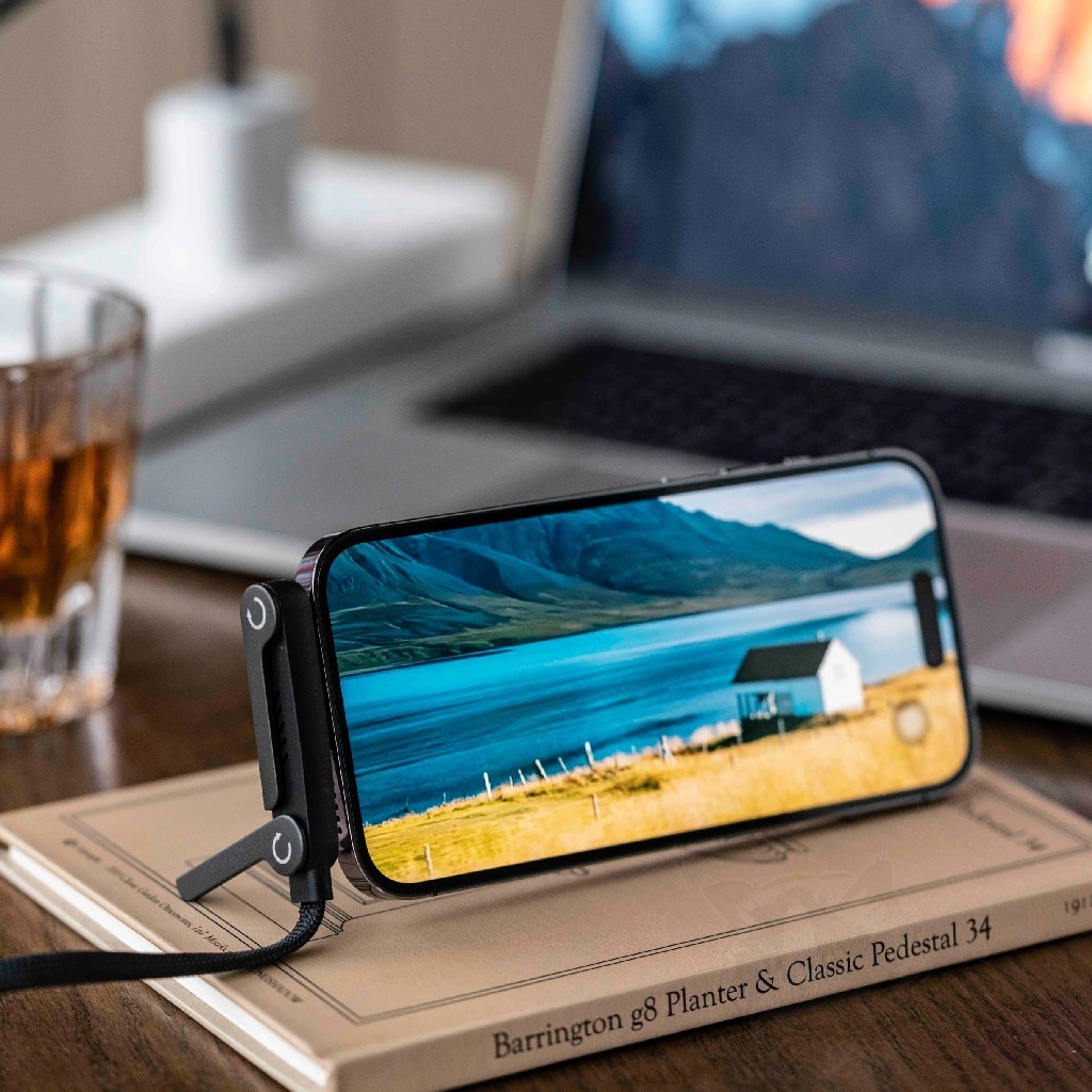 猫太推荐---即是快充线，又是折叠手机支架，太方便了