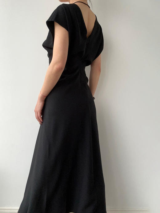 YANYI CHANG｜91830071 大V领立裁收腰连衣裙 [ 黛墨黑 ] 商品图1