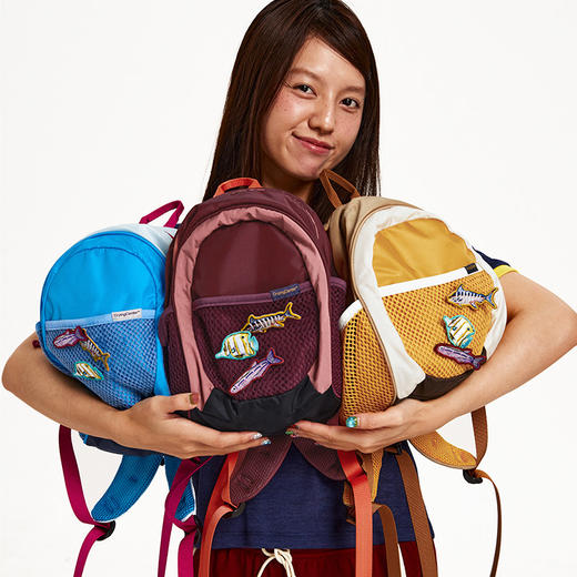 CryingCenter  撞色别针小鱼刺绣运动休闲通勤小双肩包 哭喊中心 商品图0