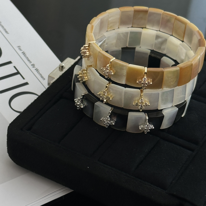 呼声太高了 工厂还有 加团一波 还是清样的价格帮大家带一下吧 海水母贝手串