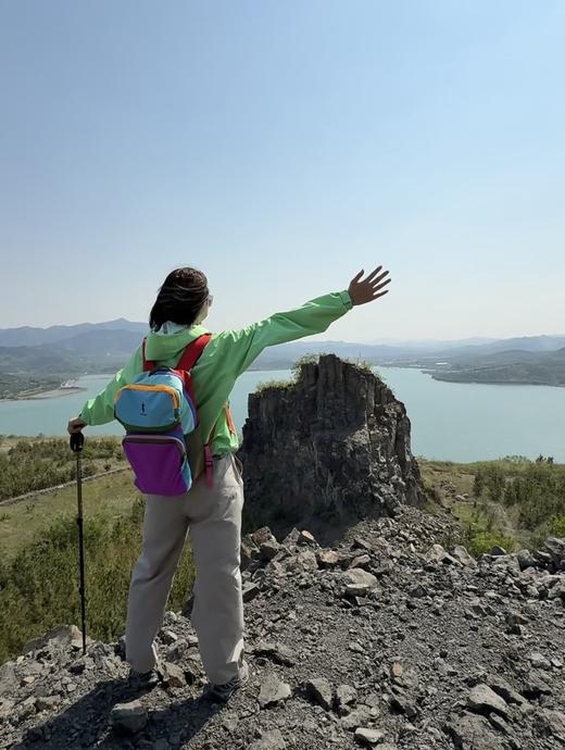 一店k 谁懂啊！！背上羊驼双肩包出门的瞬间，快乐DNA直接疯狂跳动！配色真的太绝了！满满的多巴胺风格！每一款的撞色搭配都独一无二！情侣出街帅炸了！轻量Tasra 16L防水黑科技机器人双肩包 商品图3