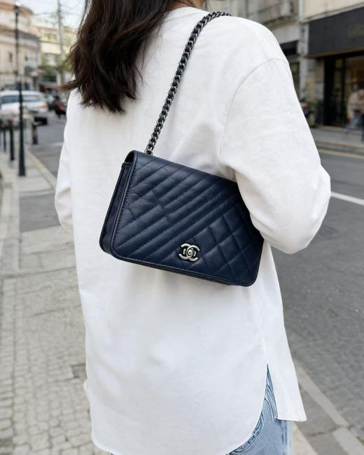 Chanel woc 蓝银 V纹拼格纹 油蜡牛皮 链条包 商品图2