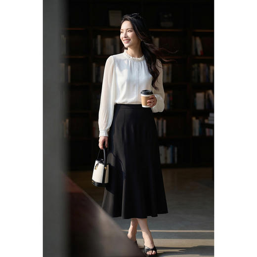 米思阳2026春新款法式轻奢复古风琴袖白衬衫女设计感小众气质高级长袖通勤职业衬衣1117/1158 商品图4