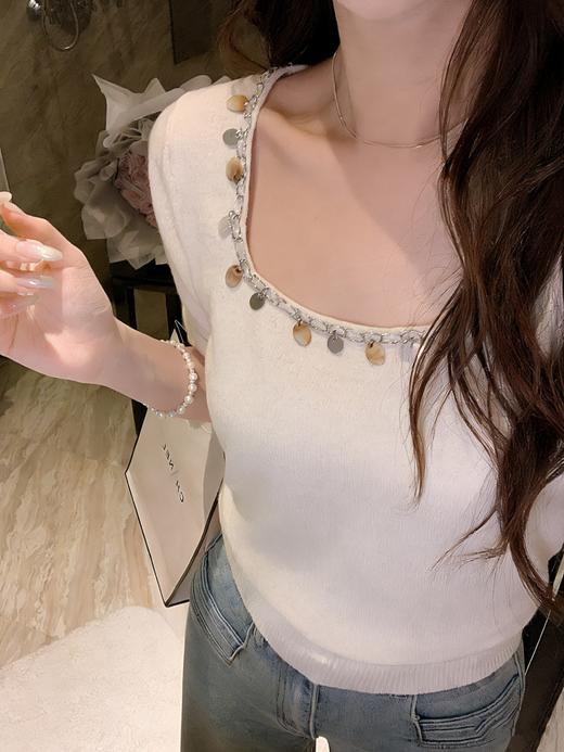 张心子【巴厘岛度假】方领显瘦度假风贝壳链条针织上衣 U2603007 商品图1