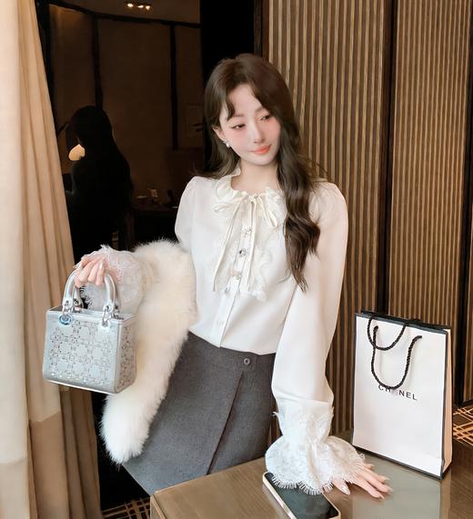 张心子【春日层次】优雅气质缎面系带蕾丝拼接衬衫上衣 U2603016 商品图4