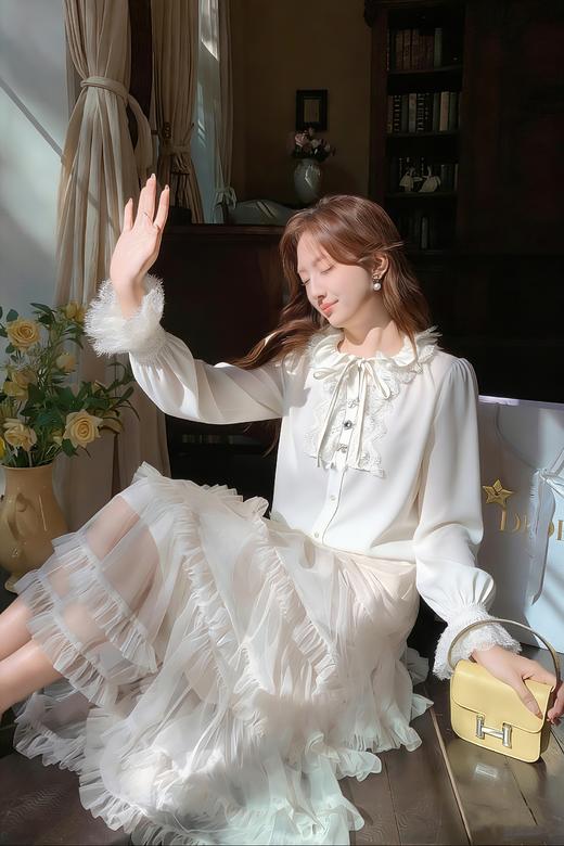 张心子【春日层次】优雅气质缎面系带蕾丝拼接衬衫上衣 U2603016 商品图2